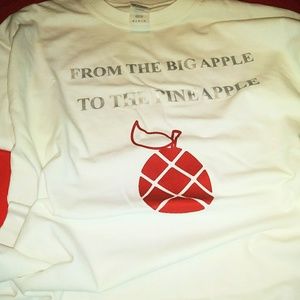T-shirt white with a apple/pineapple logo